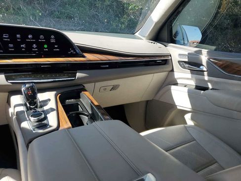 Used 2024 Cadillac Escalade Sport Platinum w/ LPO, ONYX Package AWD/4WD image 17