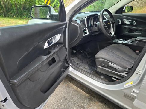 Used 2017 Chevrolet Equinox LT FWD image 19