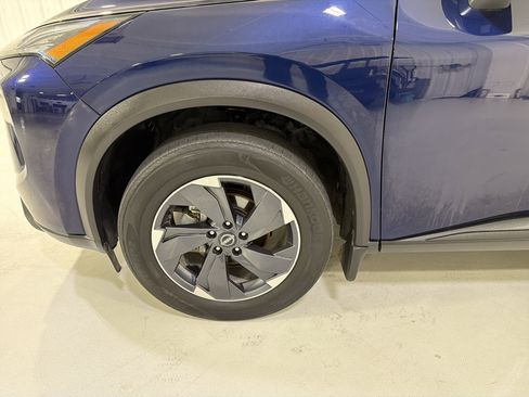 Used 2024 Nissan Rogue SV FWD image 9