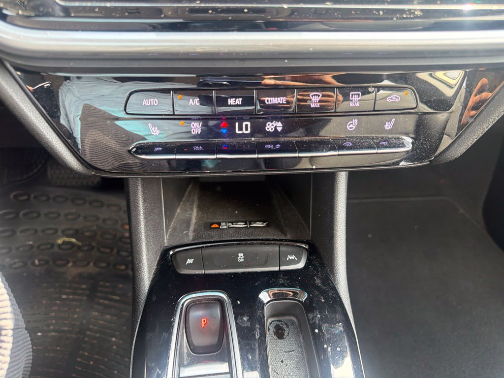 Used 2022 Chevrolet Bolt LT w/ Infotainment Package FWD image 26