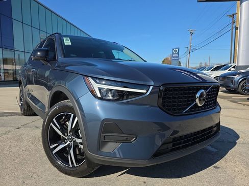 New 2026 Volvo XC40 B5 Core w/ Climate Package image 3