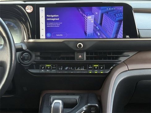 Used 2023 Toyota Crown Limited image 17