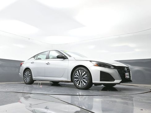 Used 2024 Nissan Altima 2.5 SV image 50