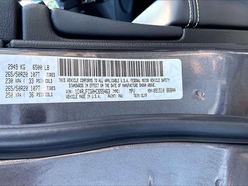 Used 2017 Jeep Grand Cherokee Overland image 34