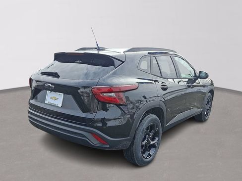 New 2026 Chevrolet Trax LT w/ Sunroof Package FWD image 4