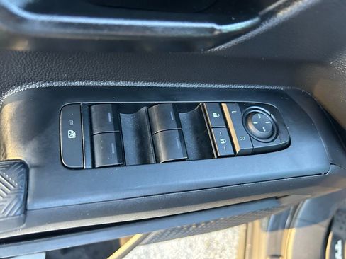 Certified 2025 Toyota Tacoma SR5 AWD/4WD image 17