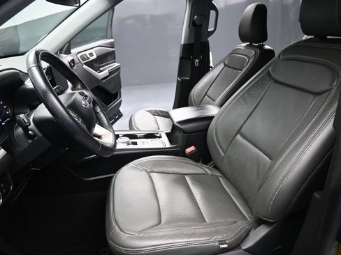 Used 2023 Ford Explorer XLT RWD image 10