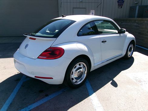 Used 2015 Volkswagen Beetle 1.8T Classic FWD image 5