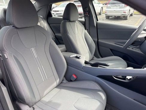 Used 2023 Hyundai Elantra SEL w/ Cargo Package image 10