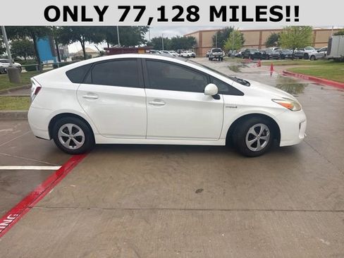 Used 2013 Toyota Prius Four w/ Deluxe Solar Roof Pkg FWD image 2