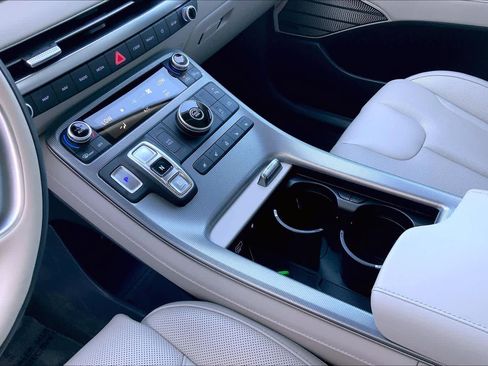 Used 2024 Hyundai Palisade Calligraphy image 15