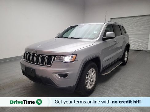 Used 2018 Jeep Grand Cherokee Laredo image 1