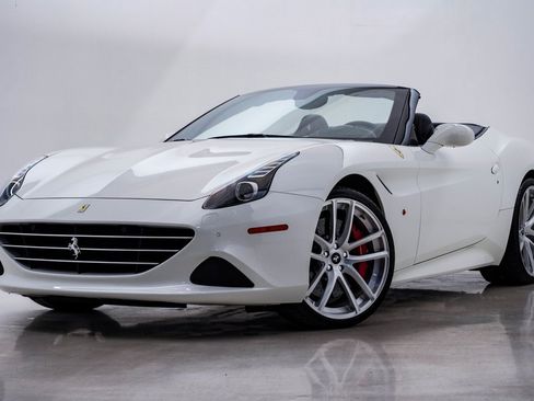 Used 2015 Ferrari California T image 1