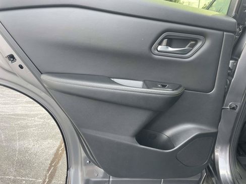Used 2024 Nissan Rogue SV AWD/4WD image 12