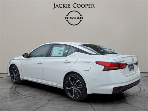 New 2025 Nissan Altima 2.5 SR image 3