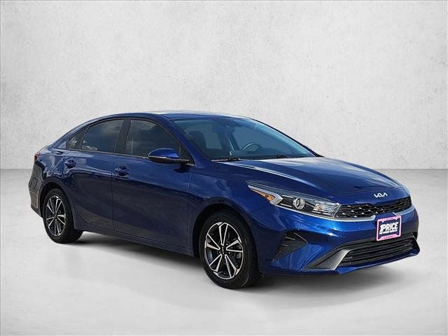 Used 2022 Kia Forte LXS w/ LXS Technology Package FWD image 3