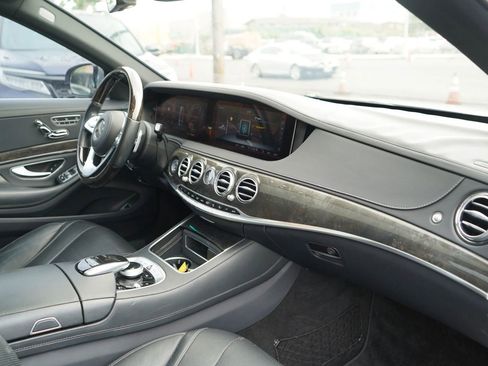 Used 2018 Mercedes-Benz S 560 Sedan image 19