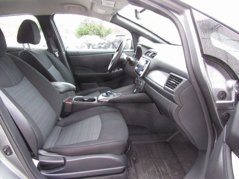 Used 2023 Nissan Leaf S image 16