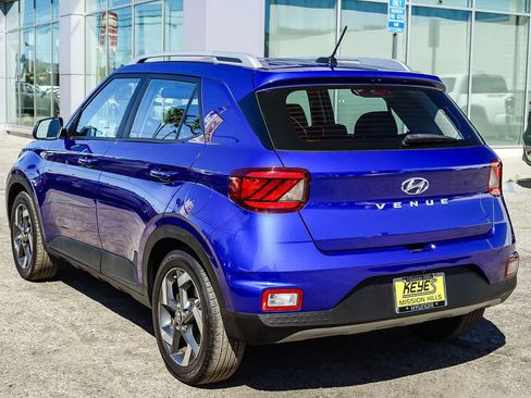 Certified 2024 Hyundai Venue Limited image 2