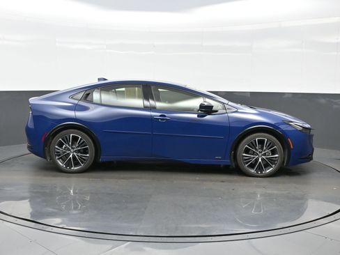 Used 2024 Toyota Prius XLE image 7