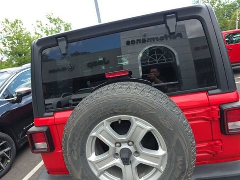 Used 2018 Jeep Wrangler Unlimited Sport S AWD/4WD image 16