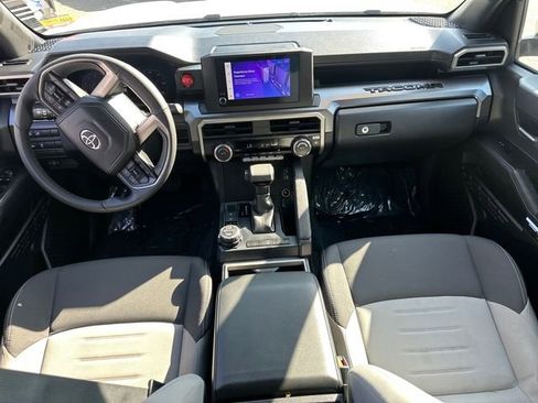 Certified 2025 Toyota Tacoma TRD Off-Road image 18