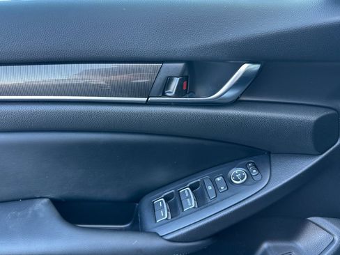 Used 2018 Honda Accord Sport image 12