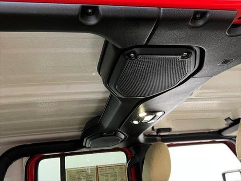 Certified 2021 Jeep Gladiator Overland w/ Cold Weather Group image 15