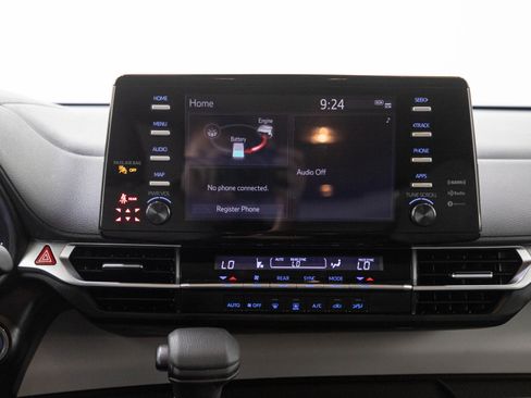 Used 2021 Toyota Sienna LE FWD image 17