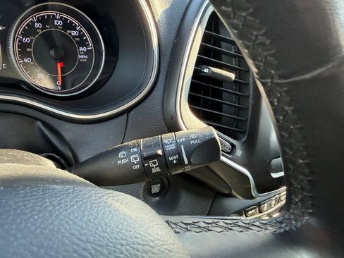 Used 2020 Jeep Cherokee Latitude Plus FWD image 23