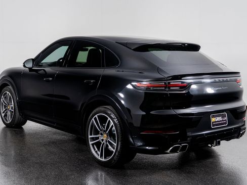 Used 2023 Porsche Cayenne Turbo image 15