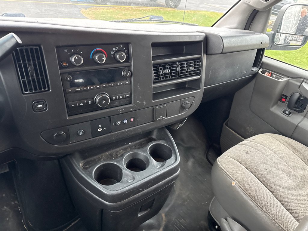 Used 2018 Chevrolet Express 2500 Extended RWD image 16