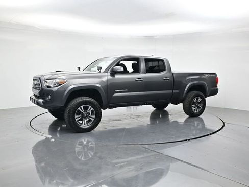 Used 2016 Toyota Tacoma TRD Sport image 5