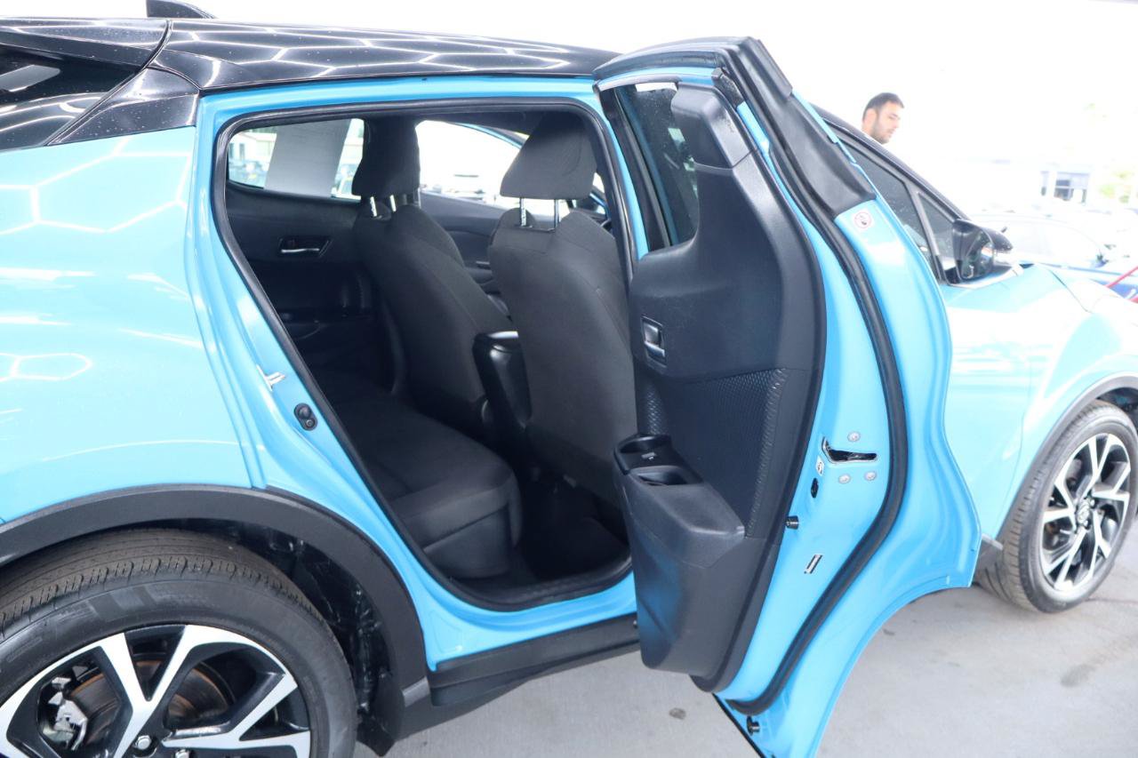 Used 2019 Toyota C-HR XLE FWD image 34