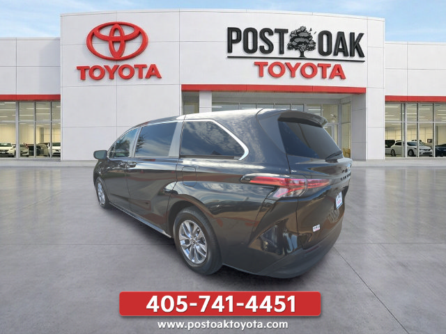 Used 2022 Toyota Sienna LE FWD image 4