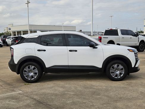 Used 2025 Nissan Kicks S AWD/4WD image 2