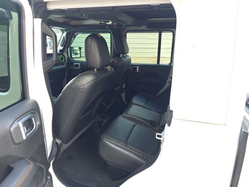 Used 2022 Jeep Gladiator Overland AWD/4WD image 10