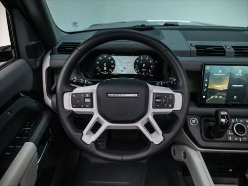 New 2025 Land Rover Defender 110 X-Dynamic SE AWD/4WD image 17