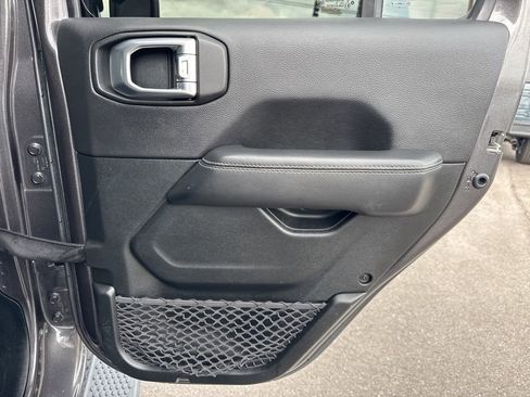 Used 2020 Jeep Wrangler Unlimited Sahara image 16