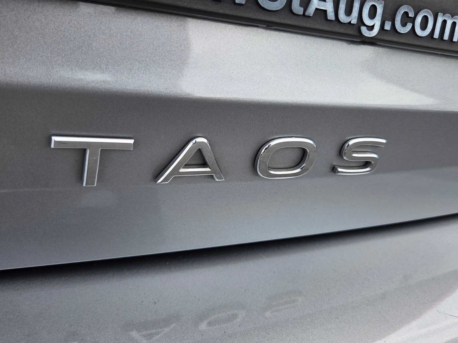 Used 2023 Volkswagen Taos SE FWD image 16