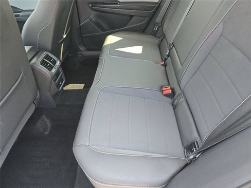 Used 2024 Volkswagen Taos SE FWD image 12