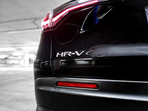 Used 2023 Honda HR-V LX image 9