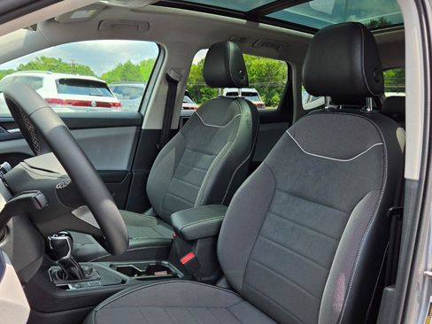 Certified 2023 Volkswagen Taos SE w/ Panoramic Sunroof Package FWD image 23