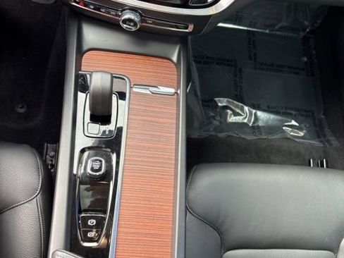 Used 2025 Volvo V60 B5 Cross Country Plus image 25