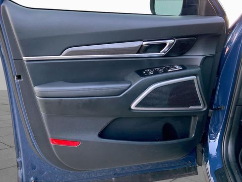 Used 2025 Kia Telluride AWD image 20