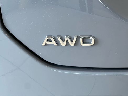 New 2025 Honda Pilot Touring image 8