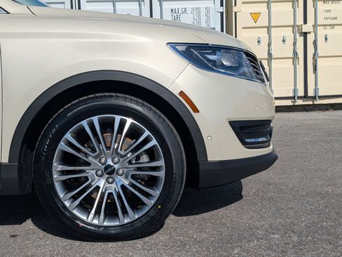 Used 2016 Lincoln MKX Reserve w/ Technology Package image 11