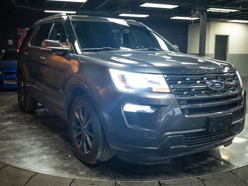 Used 2019 Ford Explorer XLT w/ Equipment Group 202A FWD image 5