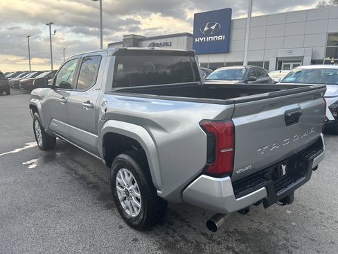 Used 2025 Toyota Tacoma SR5 AWD/4WD image 19