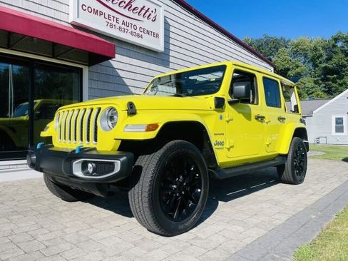 Used 2022 Jeep Wrangler Unlimited Sahara w/ Cold Weather Group AWD/4WD image 1
